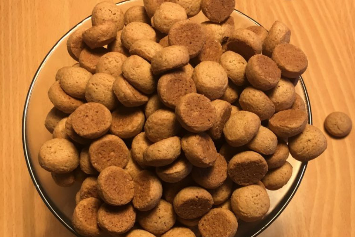 Billede af pebernødder på bord