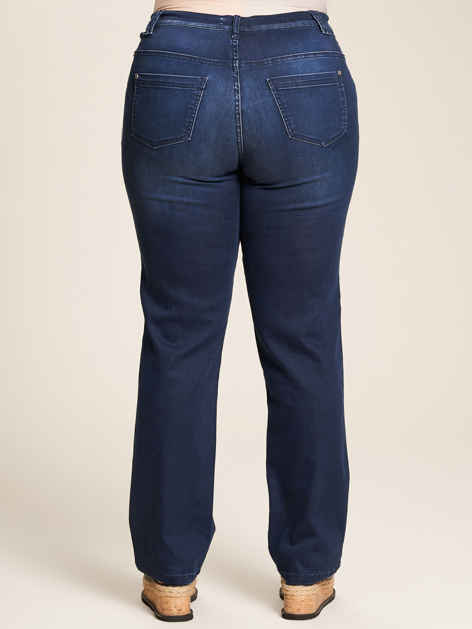 Ashley - Mørkeblå jeans med lige ben, lige pasform og lang benlængde fra Studio
