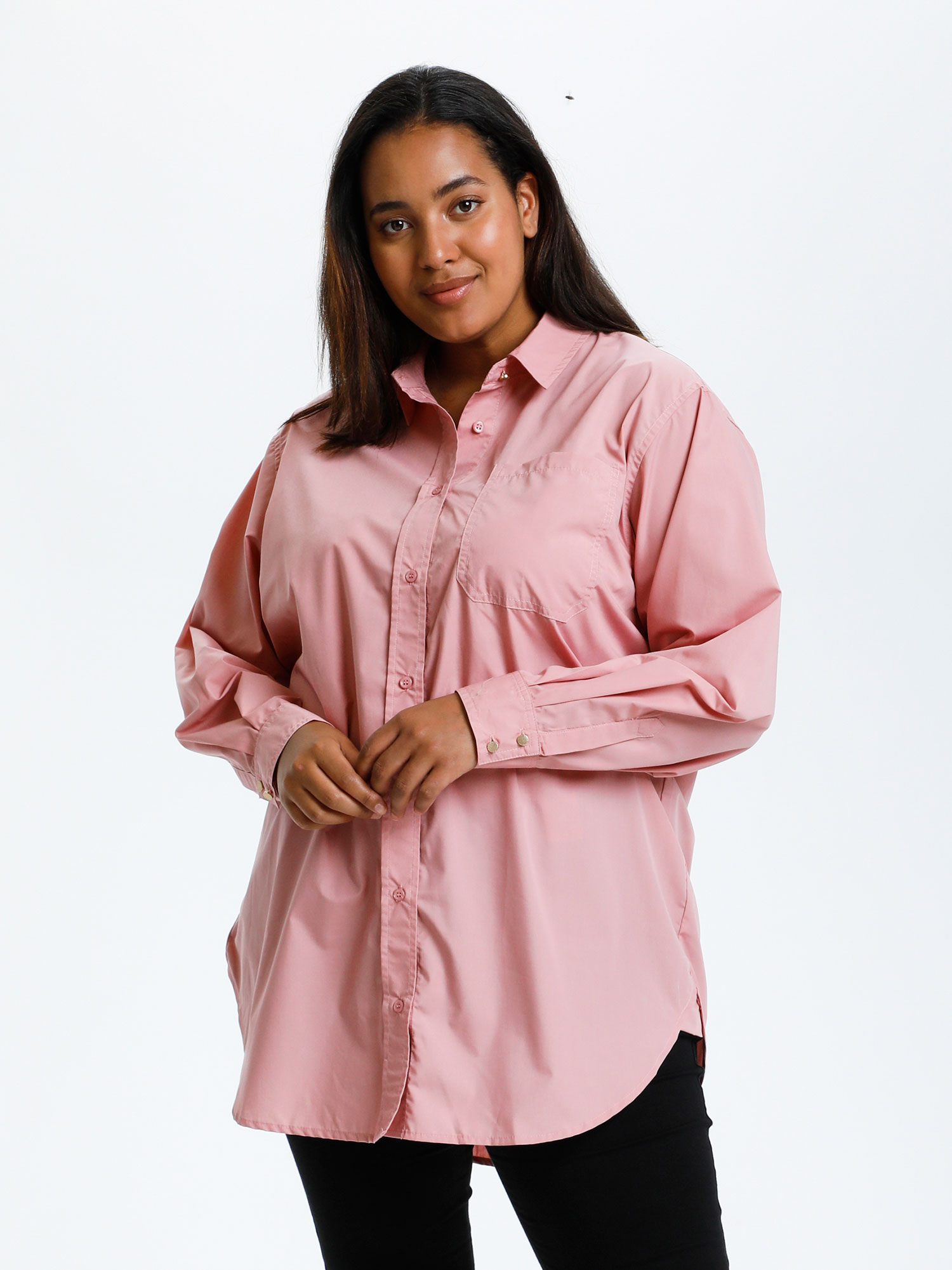 Smuk rosa skjorte i en lækker strækbar kvalitet med bomuld fra Kaffe Curve