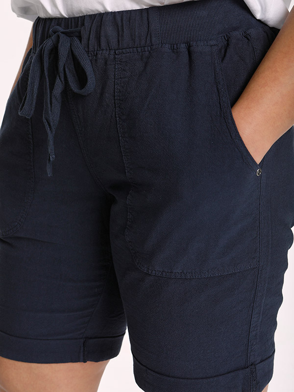 NANA - Mørkeblå shorts i bomuld fra Kaffe Curve