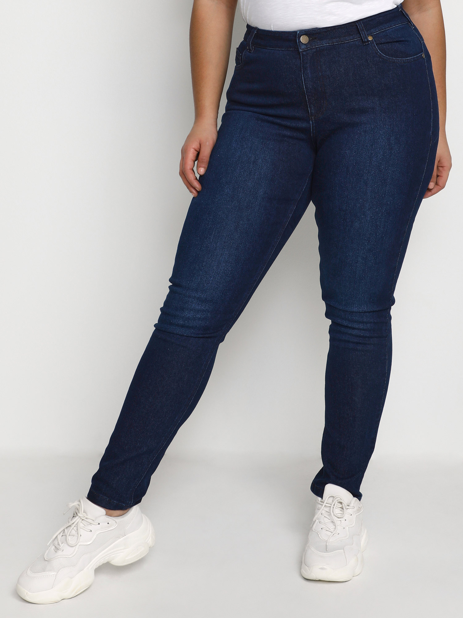 Flora - Mørkeblå jeans med smalle ben fra Kaffe Curve