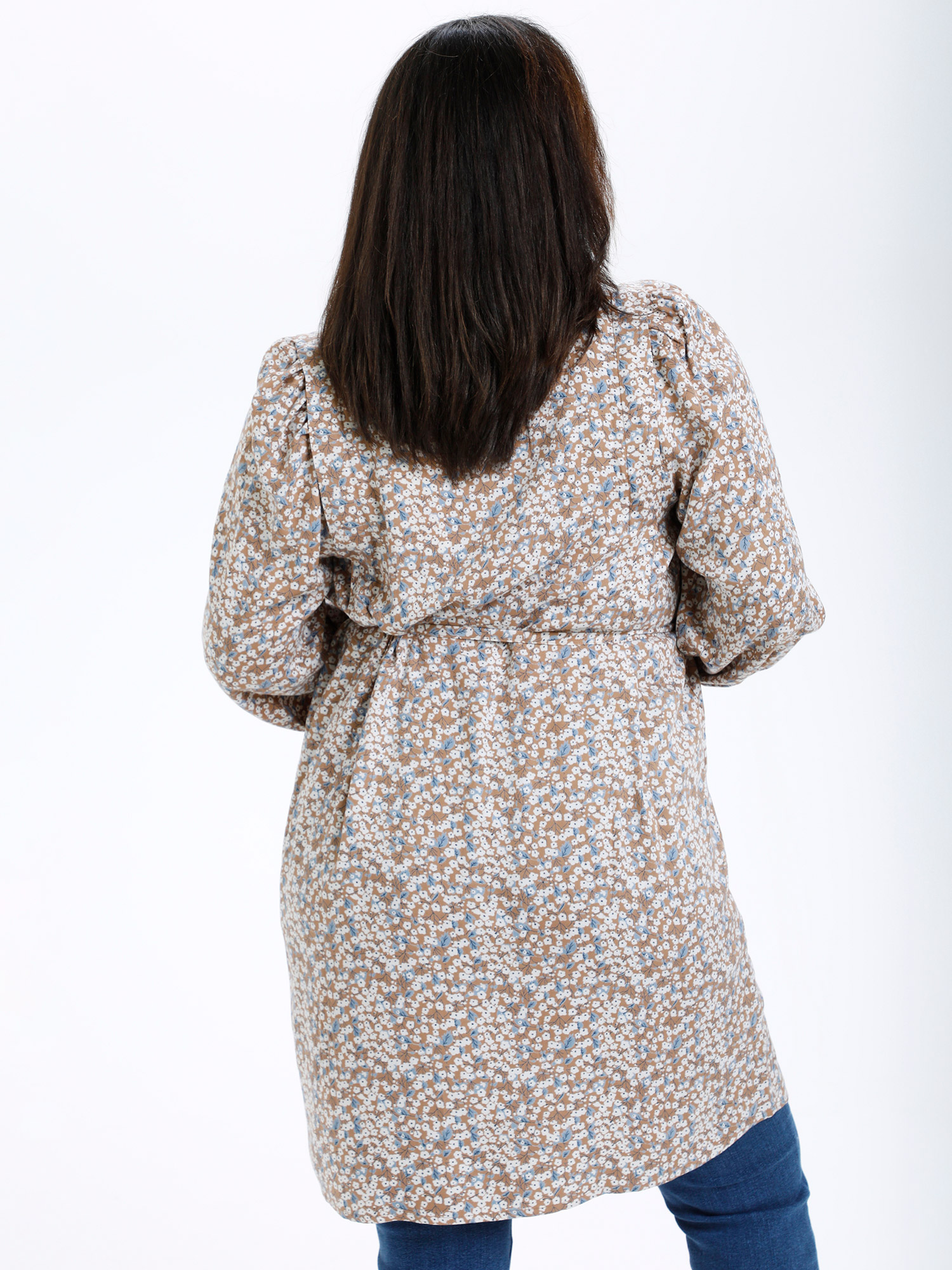 KCvitta - Flot kjole i bæredygtig viskose med fin blomster print fra Kaffe Curve
