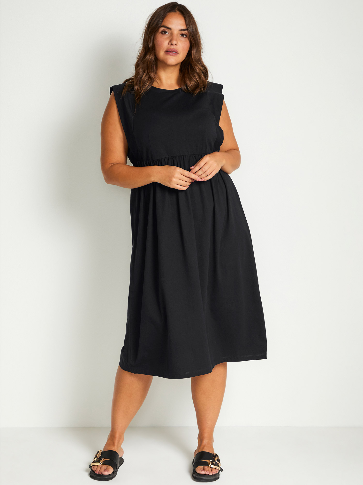 NINIA - Lækker sort kjole i bomulds jersey fra Kaffe Curve