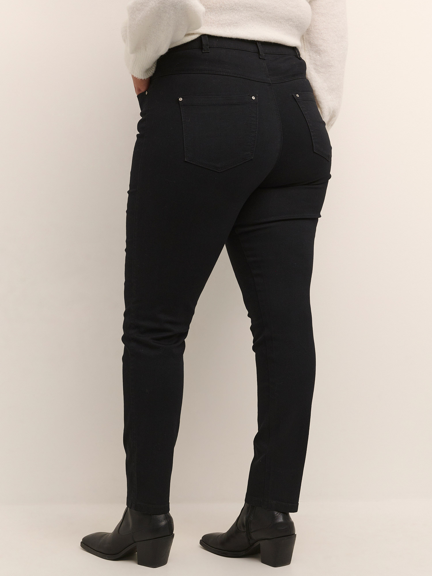 WILLA - Sorte strækbar jeans med smalle ben fra Kaffe Curve