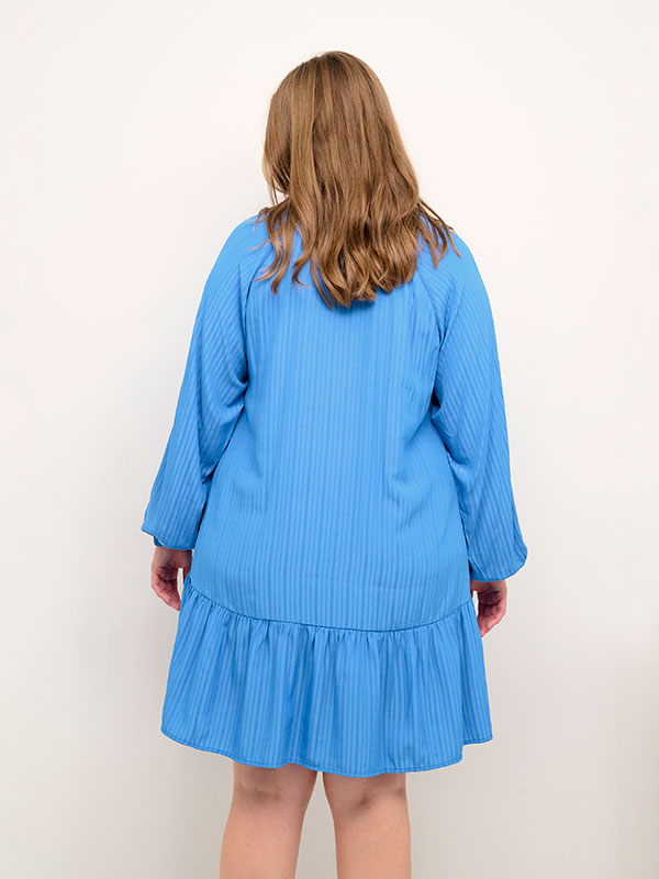 SILJA - Sød blå kjole med stribeeffekt fra Kaffe Curve
