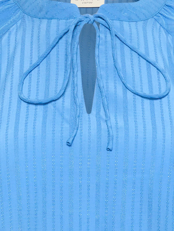SILJA - Sød blå kjole med stribeeffekt fra Kaffe Curve