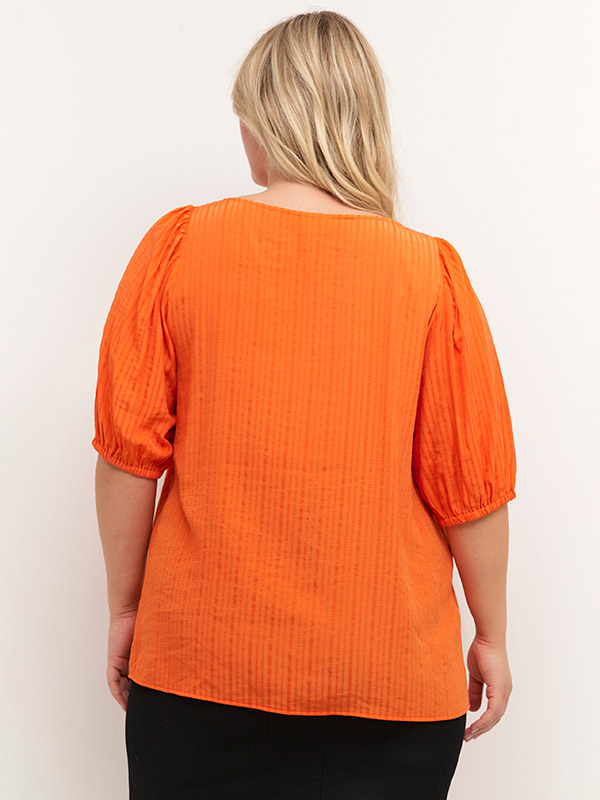 SILJE - Orange bluse med struktur fra Kaffe Curve