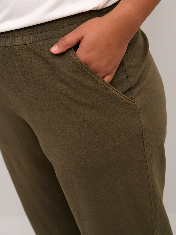 NANA - Grønne culotte bukser i bomuld fra Kaffe Curve