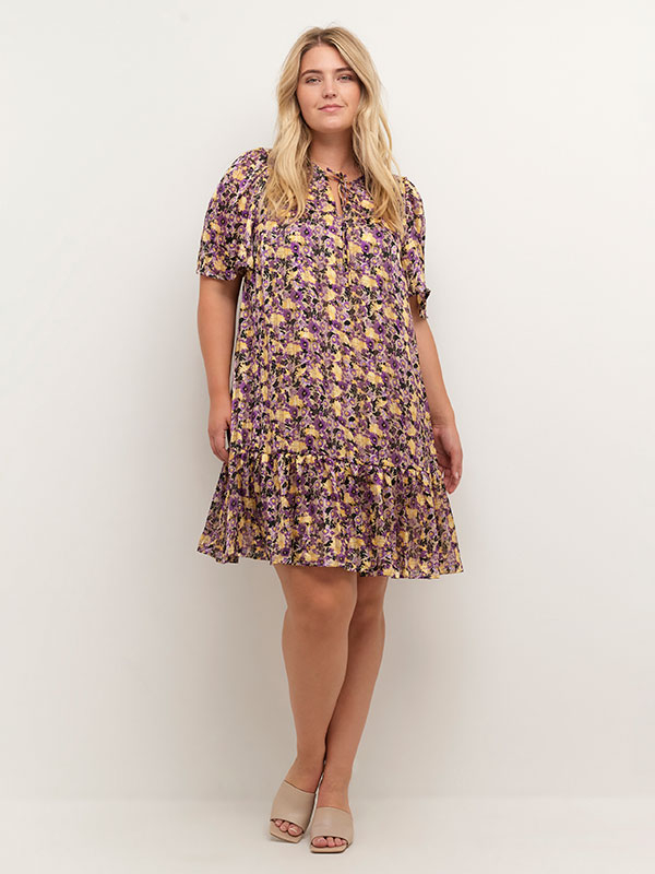 RIKKE - Let chiffon kjole med lilla og gule blomster fra Kaffe Curve