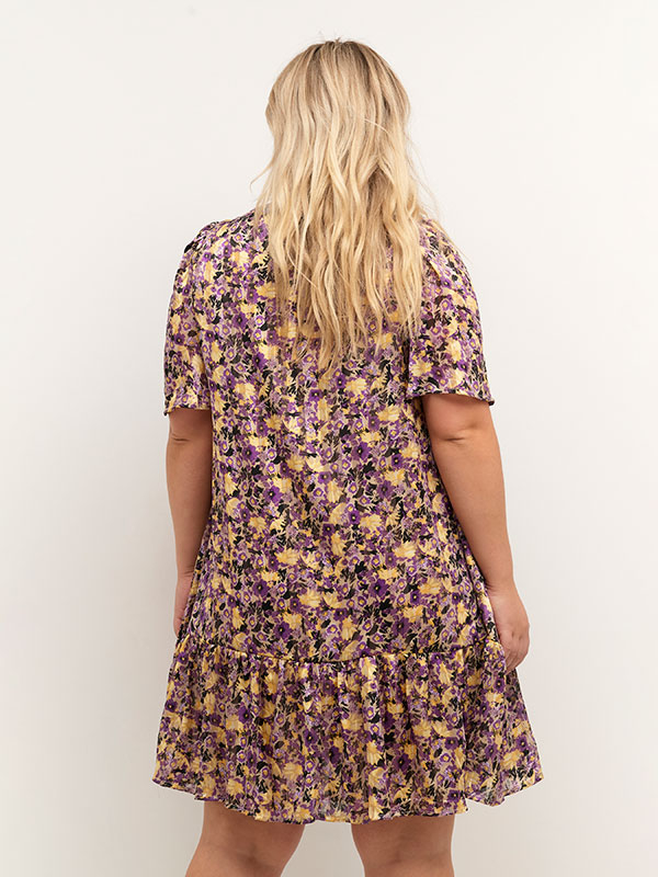 RIKKE - Let chiffon kjole med lilla og gule blomster fra Kaffe Curve