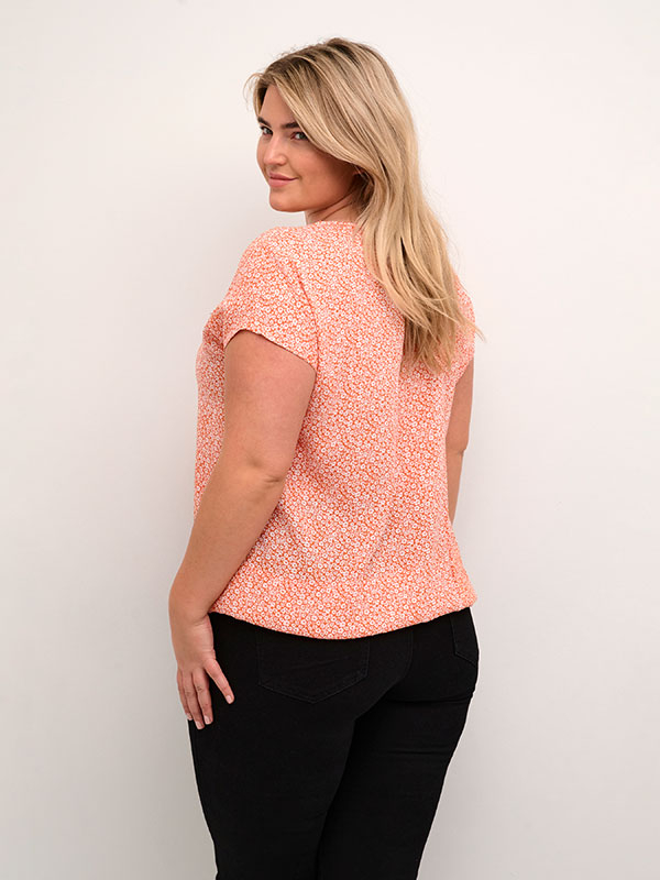 ISMA - Orange viskose bluse med elastikkant fra Kaffe Curve