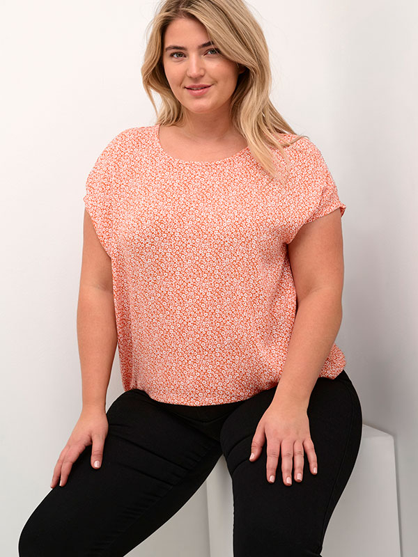 ISMA - Orange viskose bluse med elastikkant fra Kaffe Curve