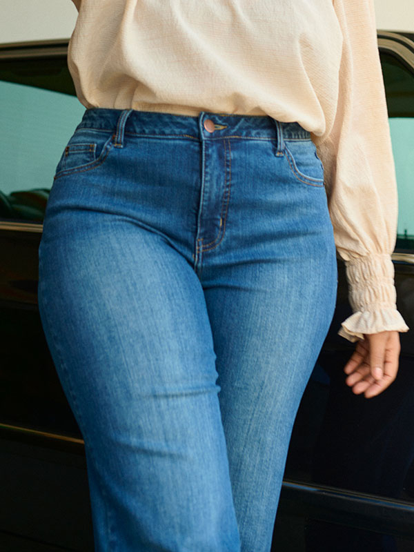 KANNA - Blå bootcut jeans med stræk fra Kaffe Curve