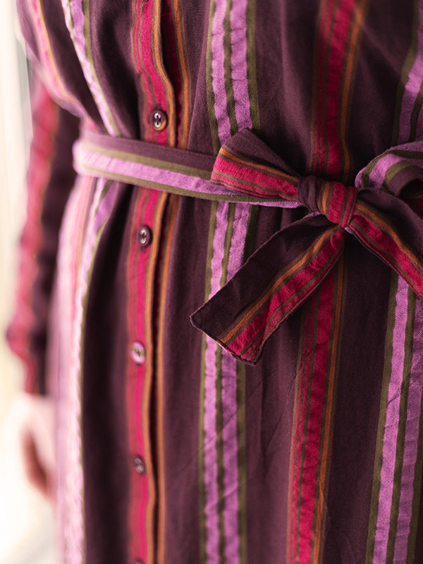 Lilla skjorte kjole i bomuld med fine striber fra Adia