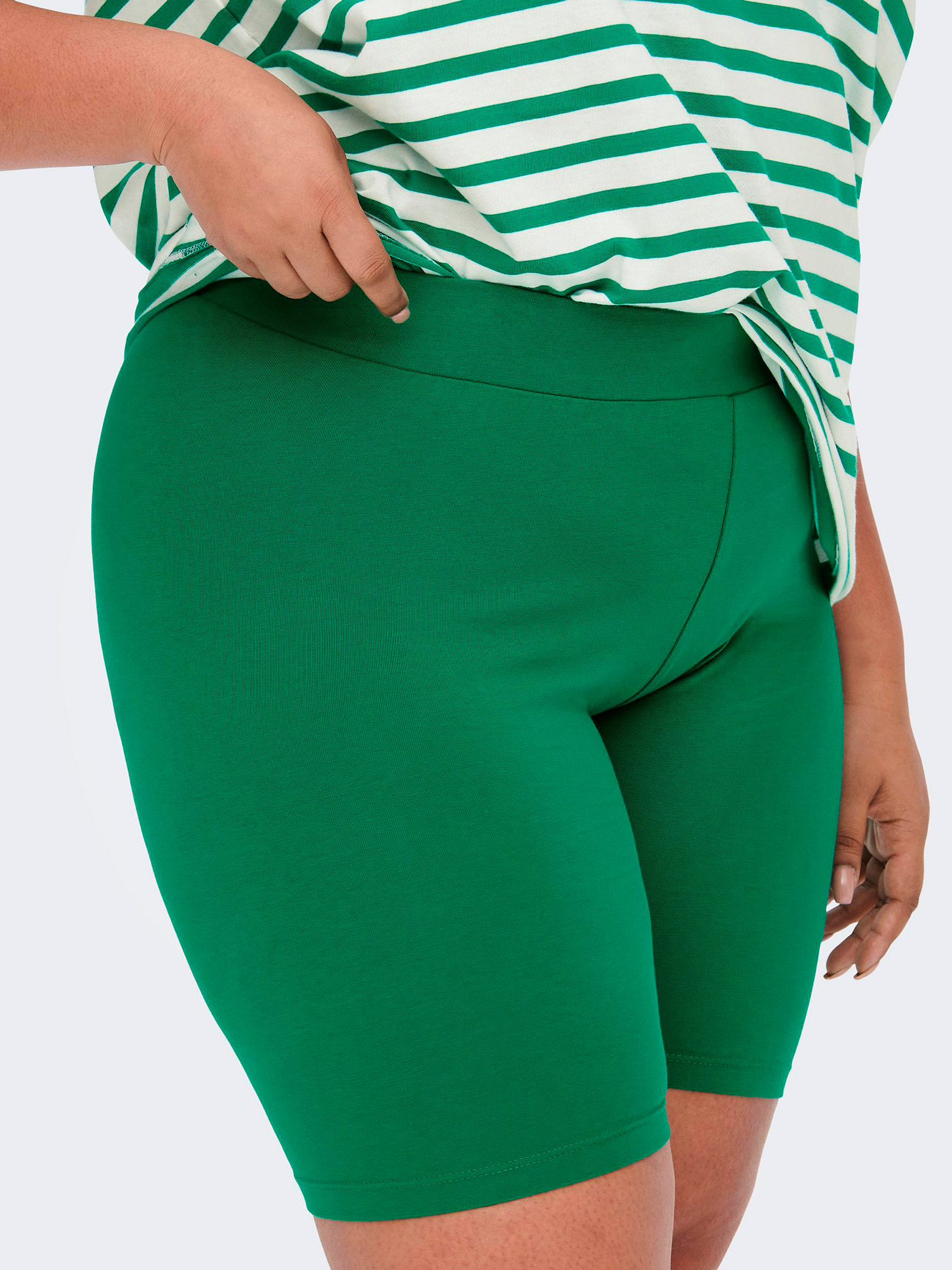 Car TIME - Grønne shorts / skånebukser i lækker bomuldsjersey fra Only Carmakoma