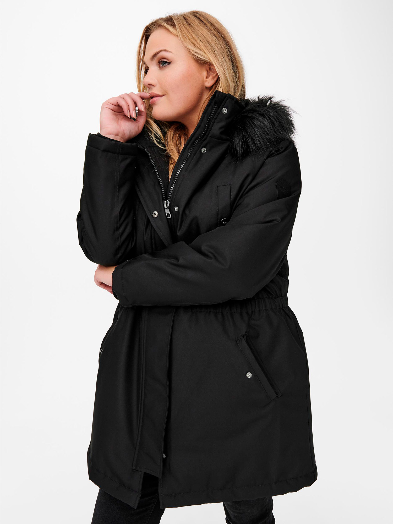 IRENA - Sort vinter jakke med hætte  fra Only Carmakoma