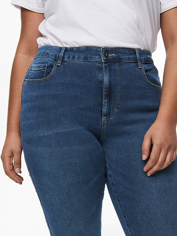 CARAUGUSTA - Jeans fra Only Carmakoma