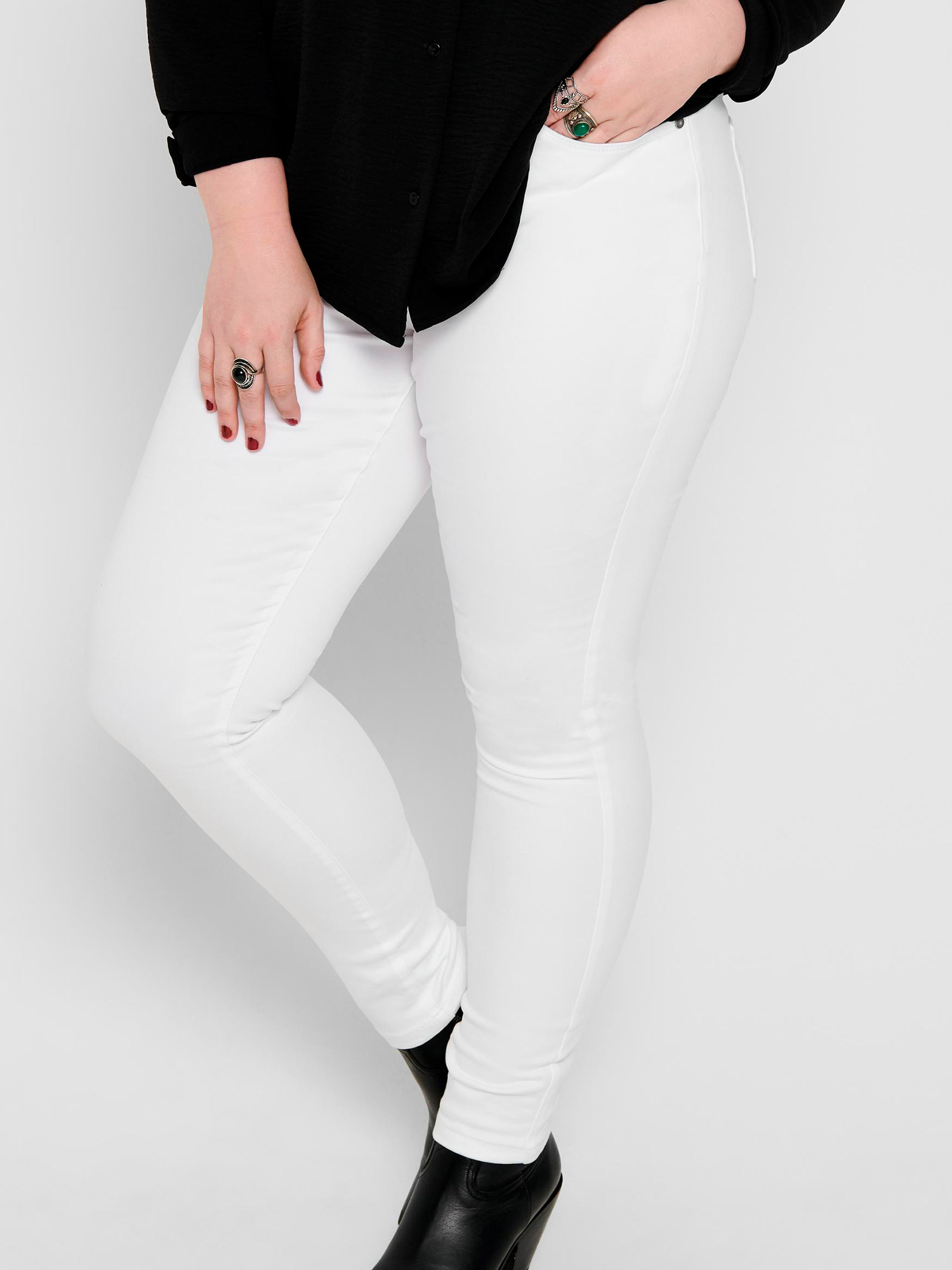 AUGUSTA  - Jeans fra Only Carmakoma