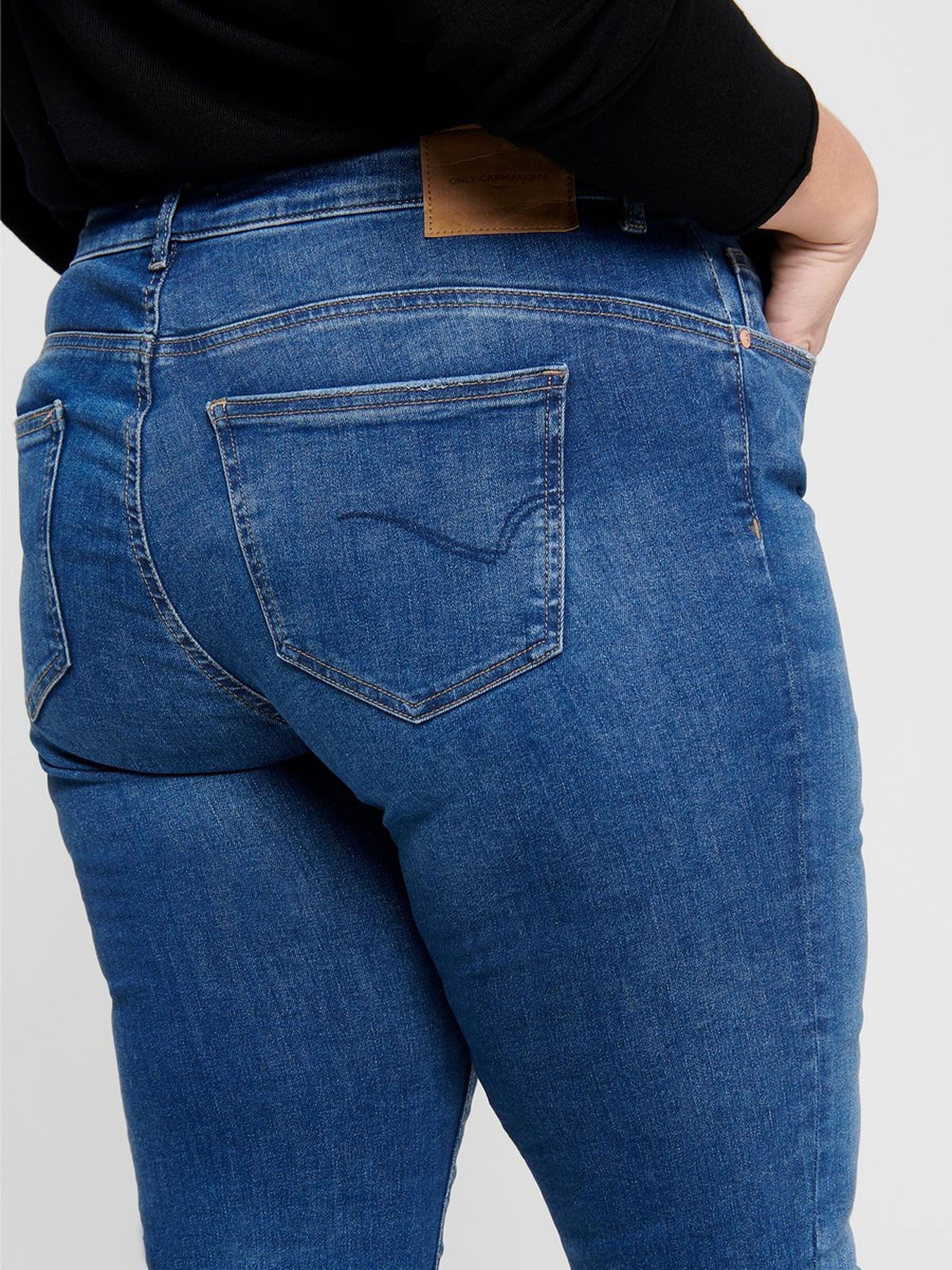 Blå denim bukser med lige ben benlængde 30 fra Only Carmakoma