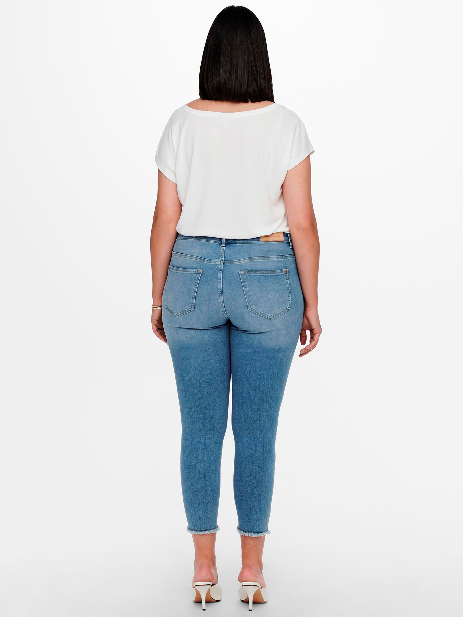 WILLY - Lyseblå 7/8 stretch jeans med frynser fra Only Carmakoma