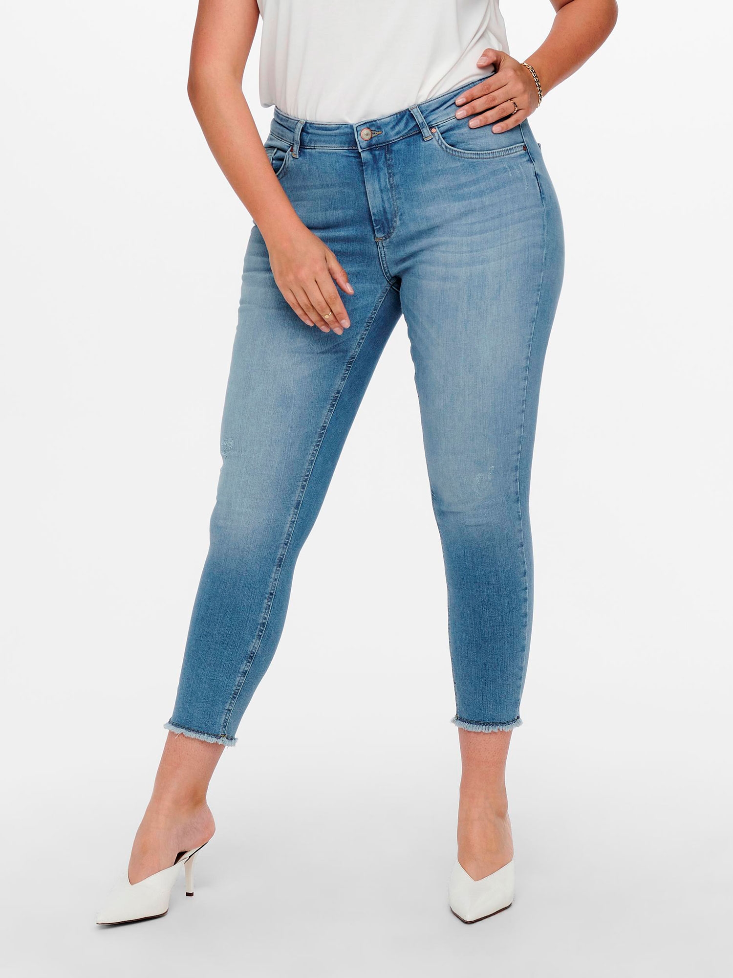 WILLY - Lyseblå 7/8 stretch jeans med frynser fra Only Carmakoma