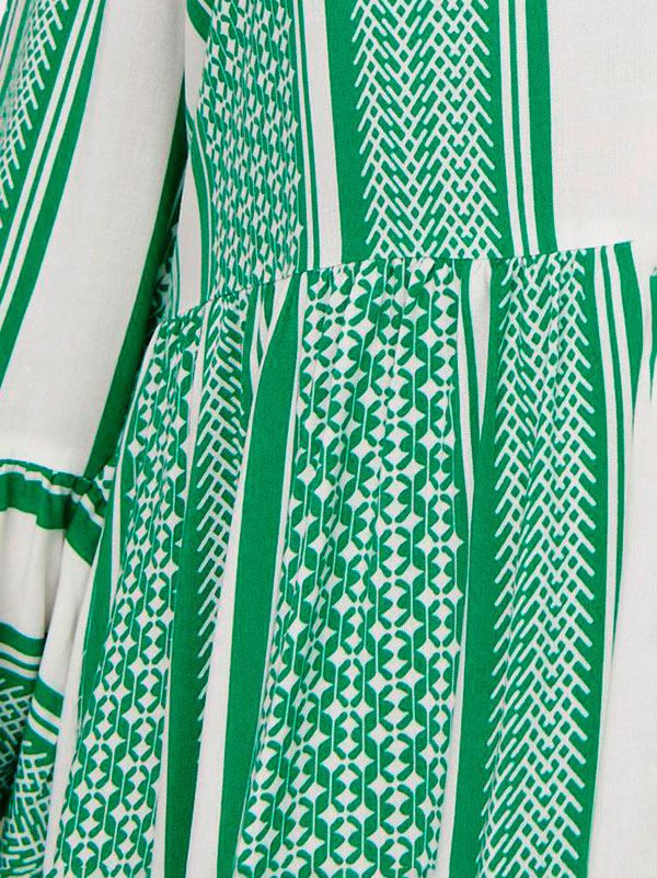 MARRAKESH - Sød viskosekjole i grønt og hvidt mønster fra Only Carmakoma
