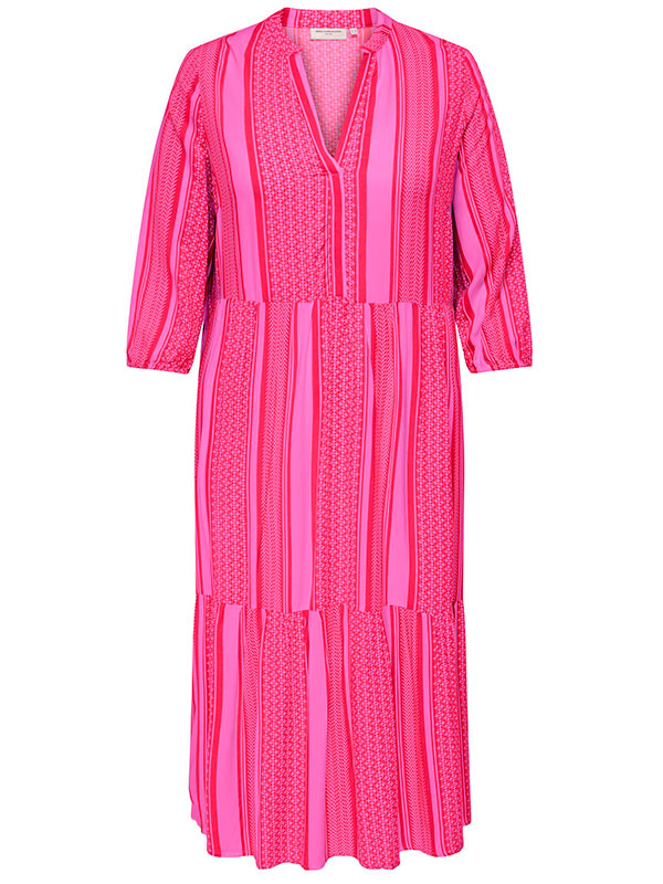 MARRAKESH  - Lang viskose kjole i pink og rødt mønster fra Only Carmakoma