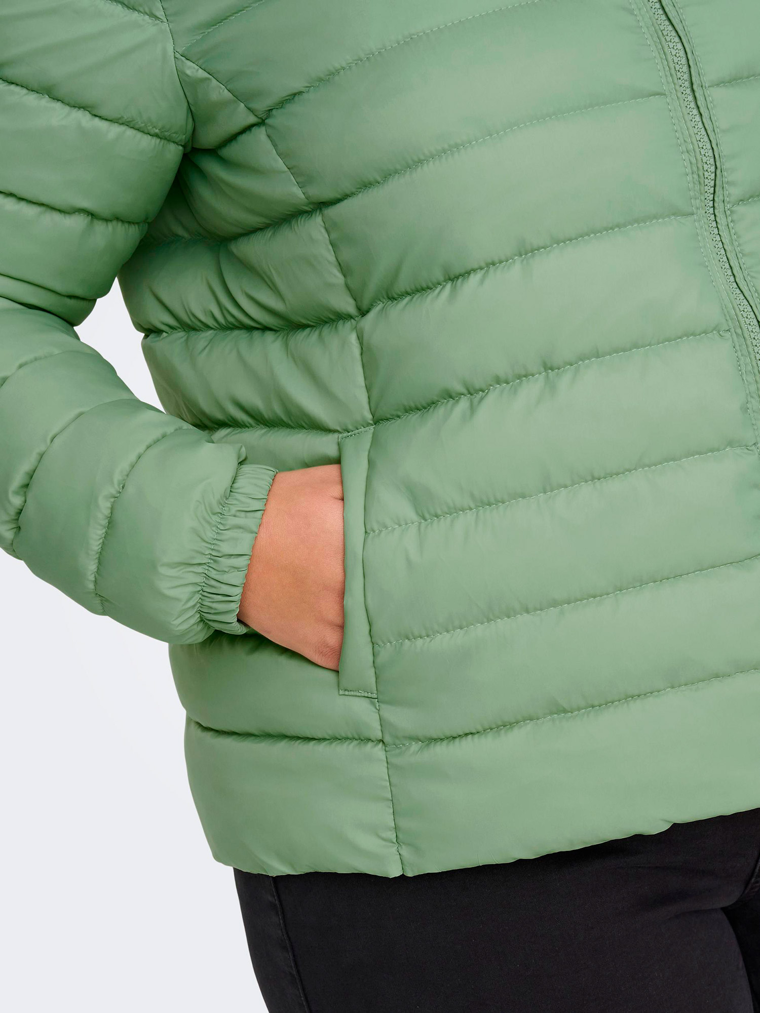TAHOE - Grøn vatteret jakke fra Only Carmakoma