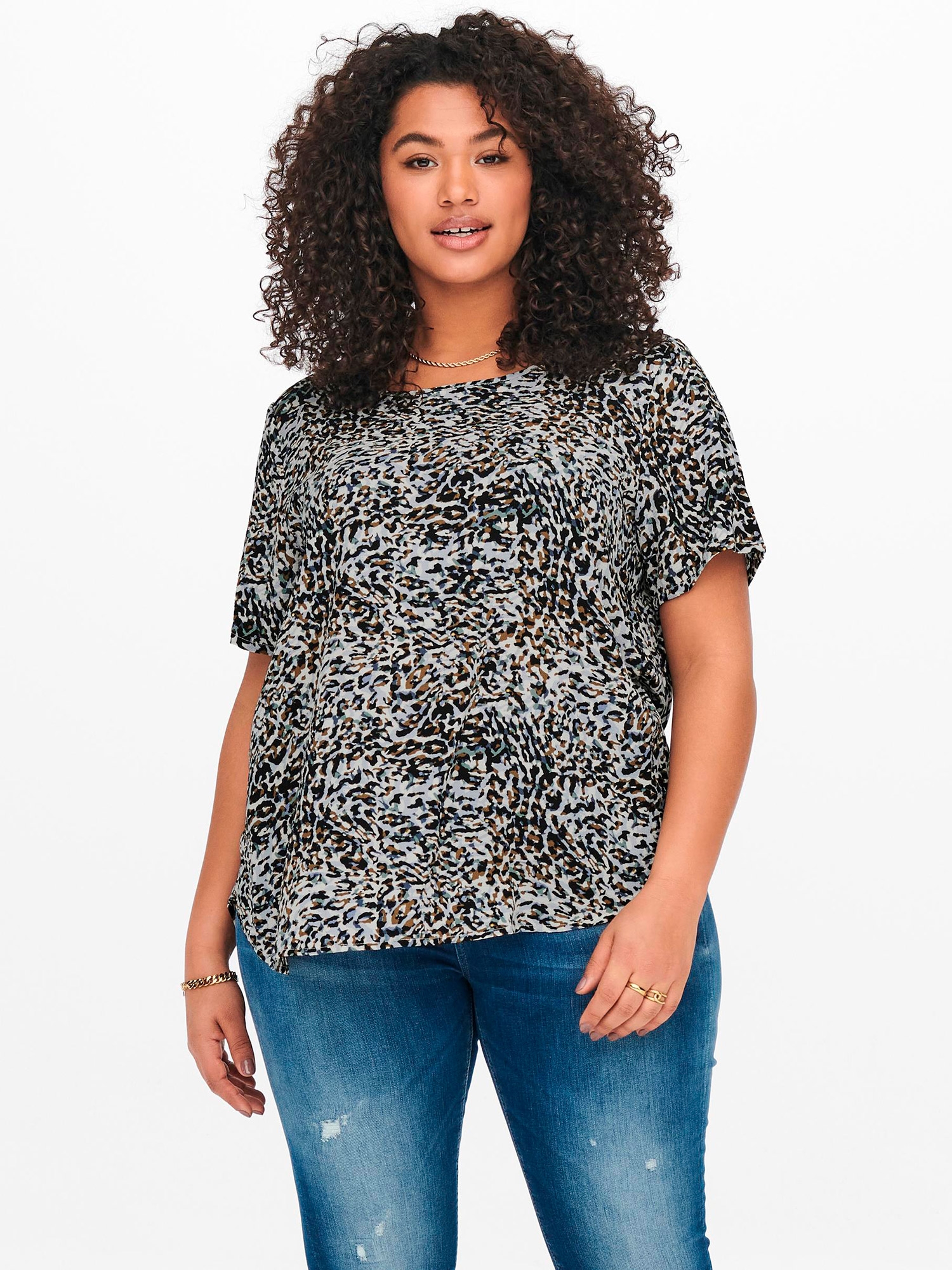 VICA - Marineblå bluse med leo camouflage print fra Only Carmakoma