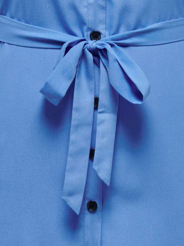 DIEGA - Blå skjortekjole med bindebånd fra Only Carmakoma