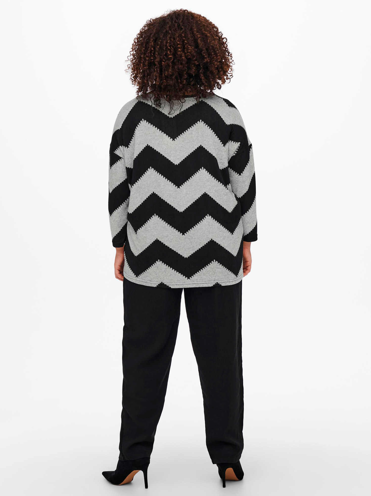ALBA - Bluse med grå / sort mønster  fra Only Carmakoma