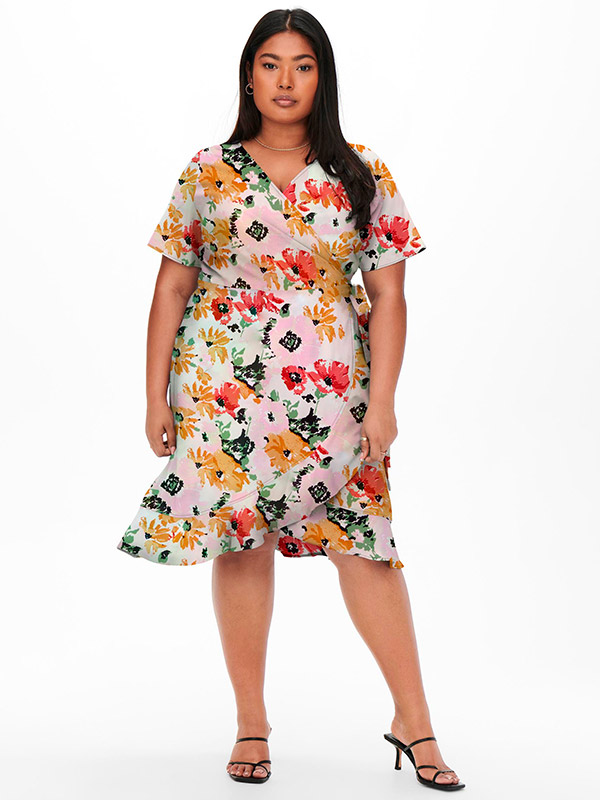 LIVIA - Råhvid slå-om kjole med flot blomster print fra Only Carmakoma