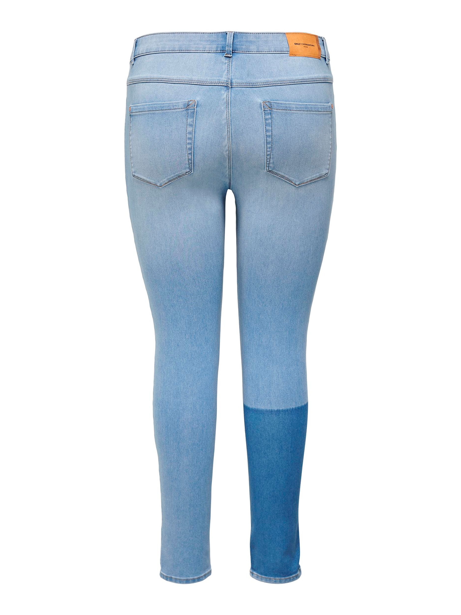 AUGUSTA - Lyse blå jeans i strækbar bomulds denim med cool detaljer fra Only Carmakoma