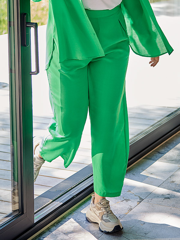 JOLEEN JACKIE - Grønne bukser med elastik og brede ben fra Only Carmakoma
