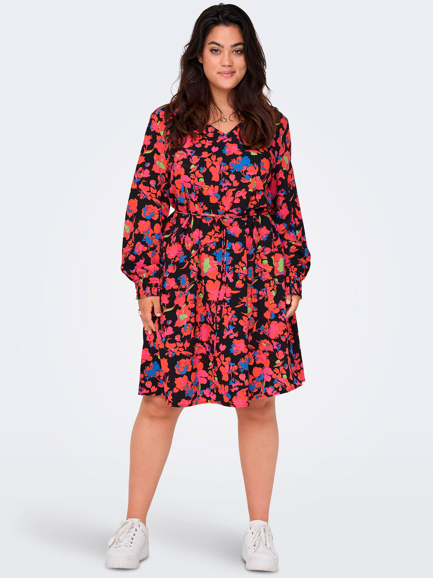 Car NALA - Sort kjole med smart blomster print fra Only Carmakoma