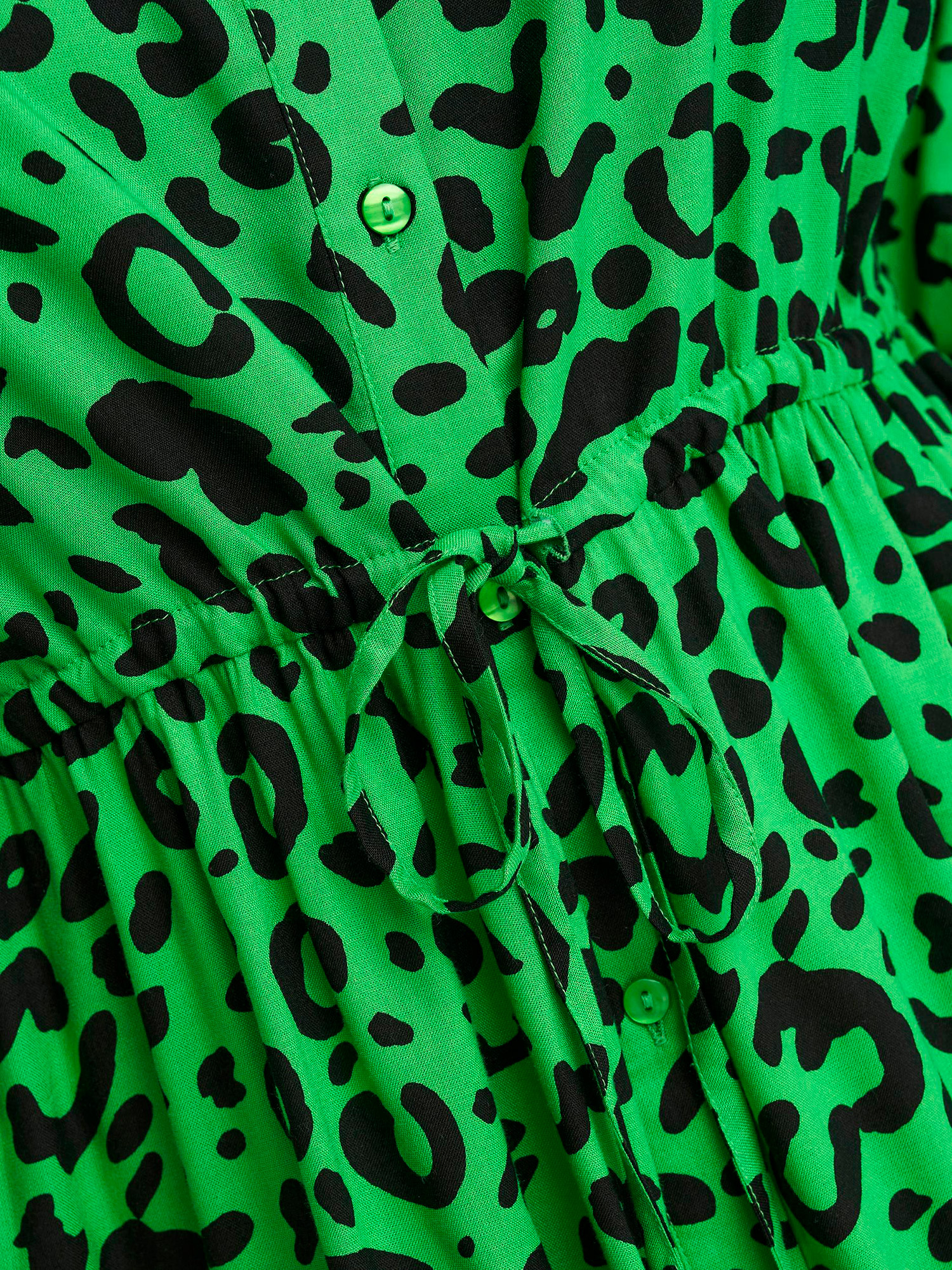 NADINA - Grøn viskose kjole med sort mønster fra Only Carmakoma