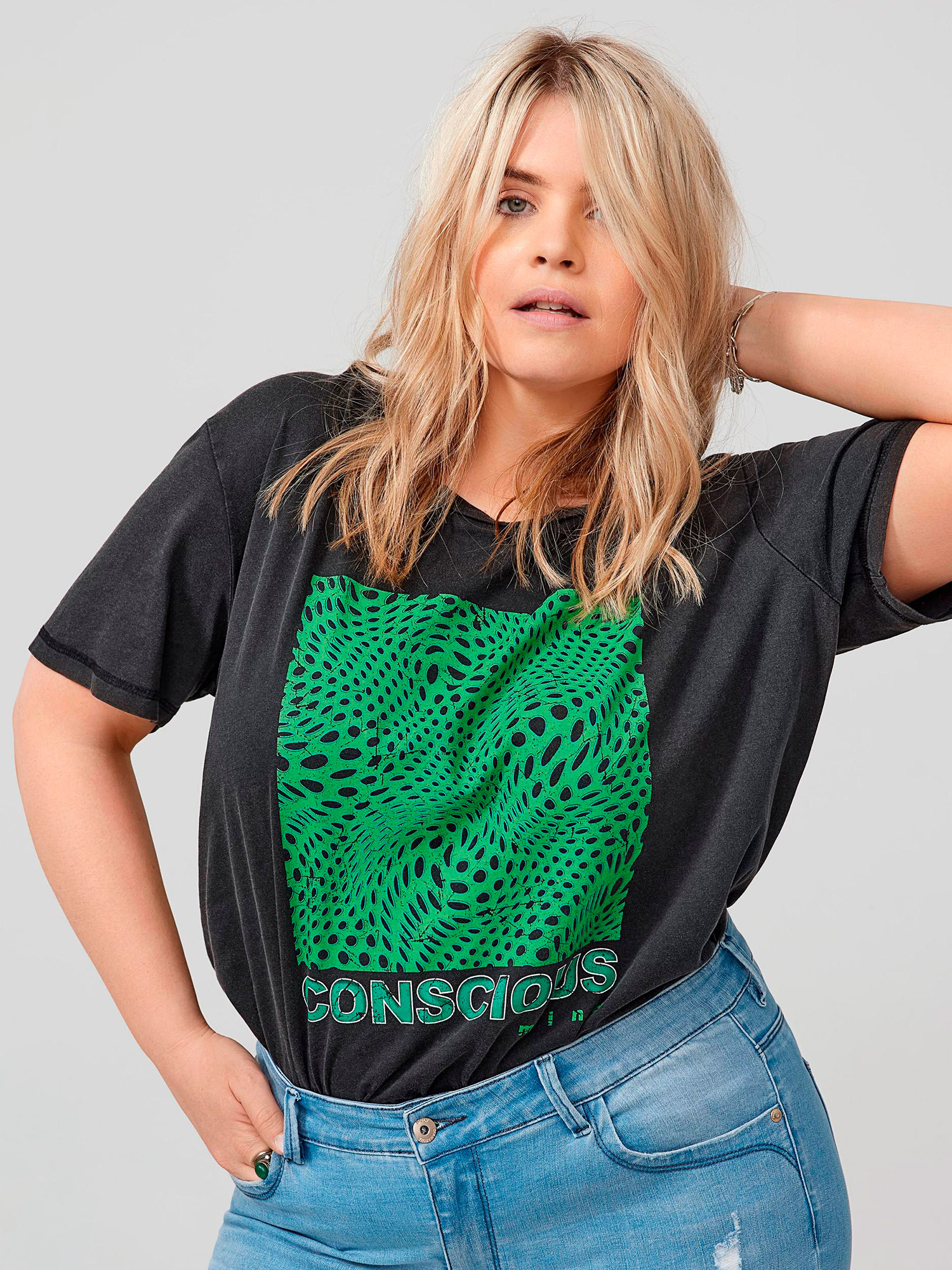 MIKO - Sort bomulds t-shirt med grønt tryk fra Only Carmakoma