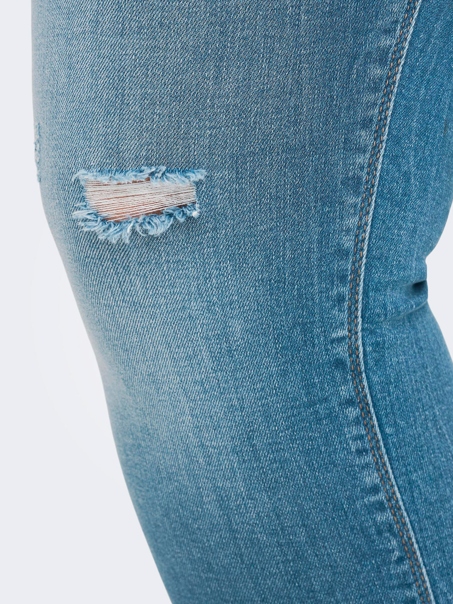 HUBA - Lyseblå jeans i super stretch med smalle ben fra Only Carmakoma