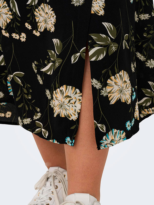 LUXMIE - Sort nederdel med blomster print fra Only Carmakoma