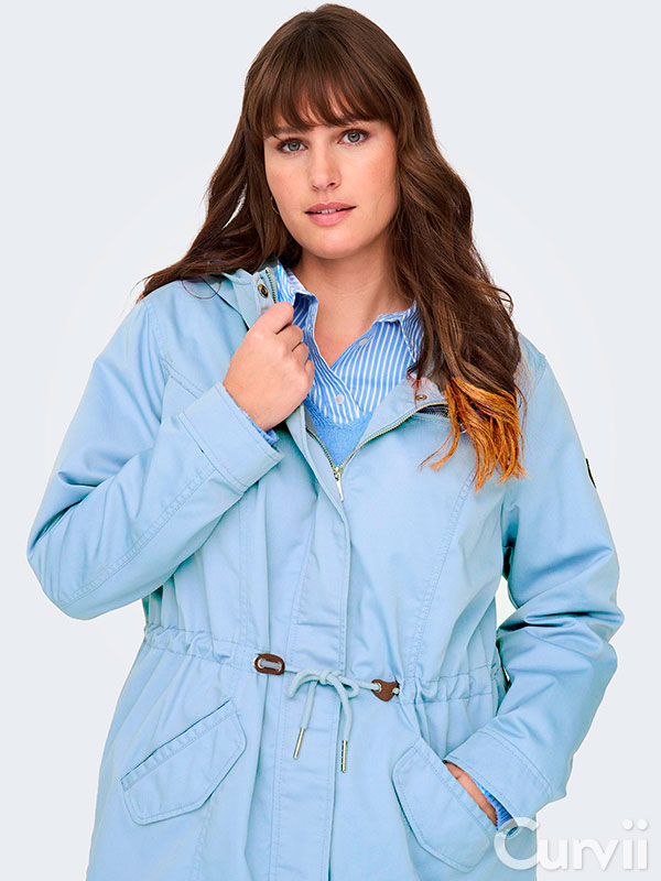 LORCA - Blå jakke med snøre i taljen fra Only Carmakoma