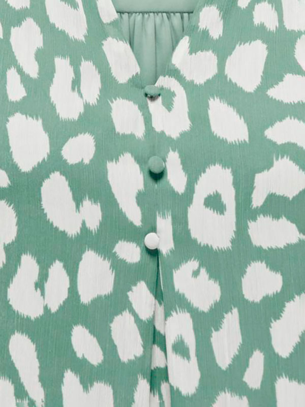 VICTORA - Grøn bluse i 2 lag med leopardprint fra Only Carmakoma