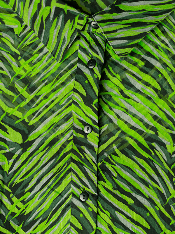 TRINA - Kjole med grønt print i to lag fra Only Carmakoma