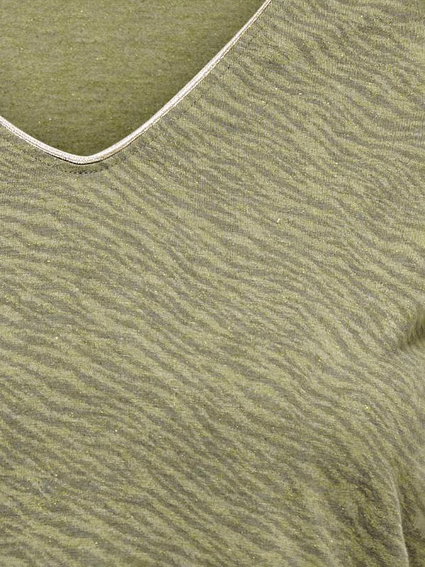 NILA - Grøn T-shirt med guldfarvede detaljer fra Only Carmakoma