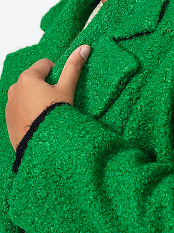VALERIA - Grøn frakke i blød teddy fra Only Carmakoma
