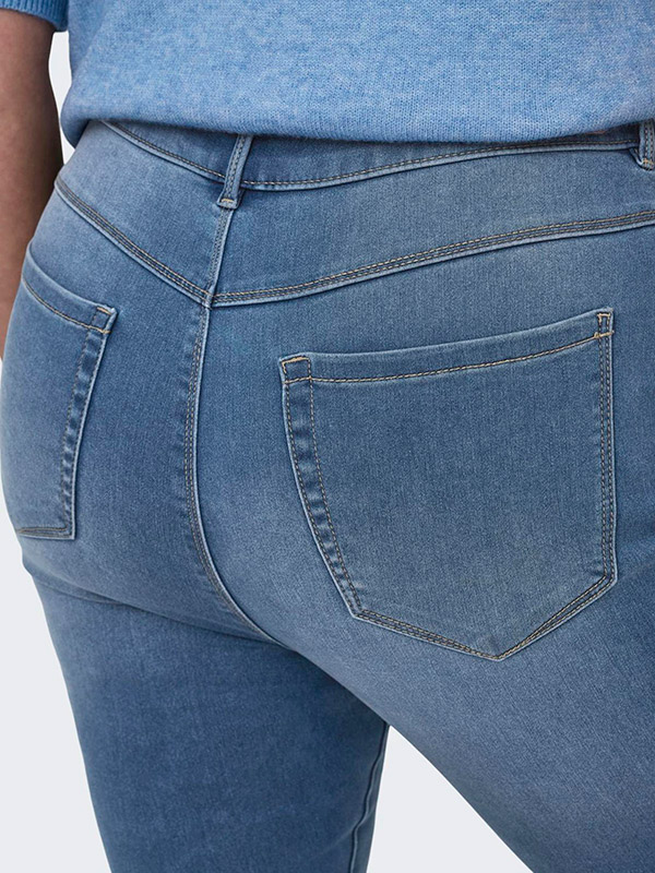 AUGUSTA - Jeans fra Only Carmakoma