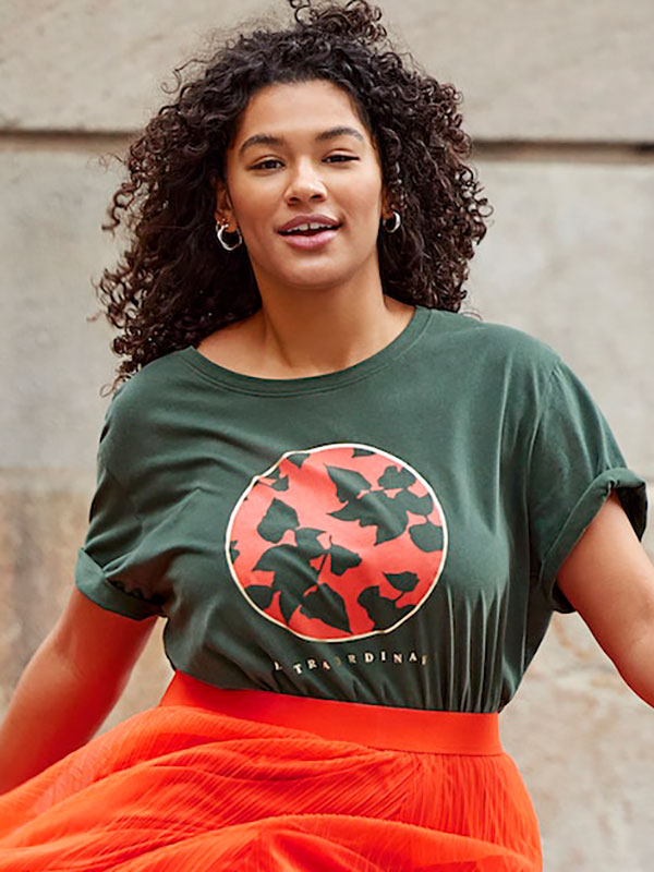 Only Carmakoma AGATI - Grøn T-shirt med orange print