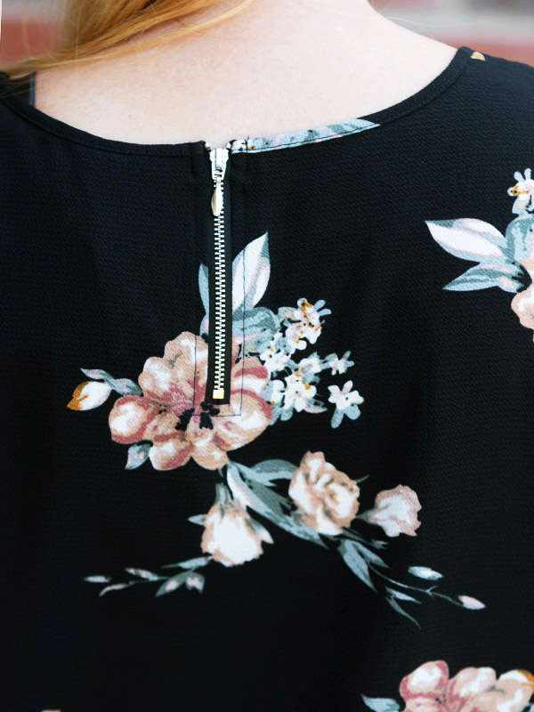 LUX - Sort kjole med blomster print fra Only Carmakoma