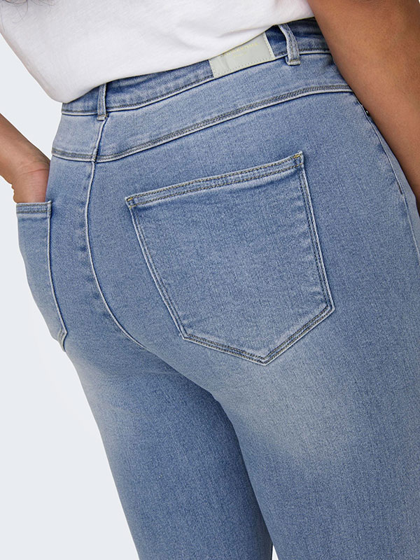 CARMILA - Jeans fra Only Carmakoma