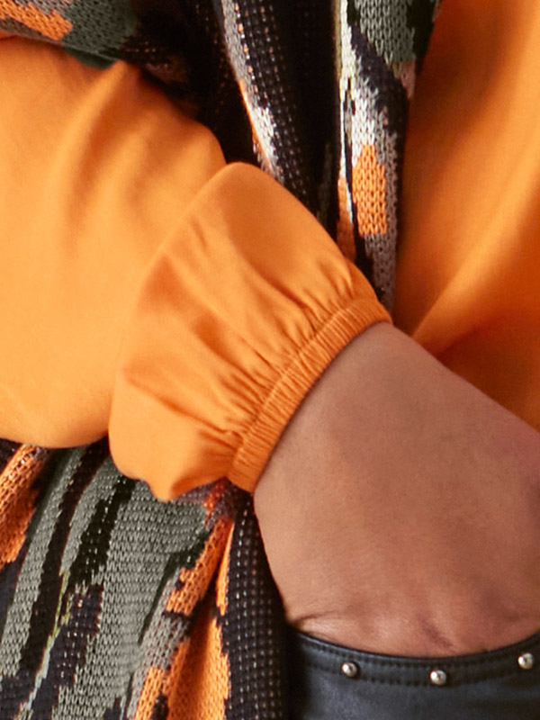 LEGACY - Orange satin bluse med blonde fra Zhenzi