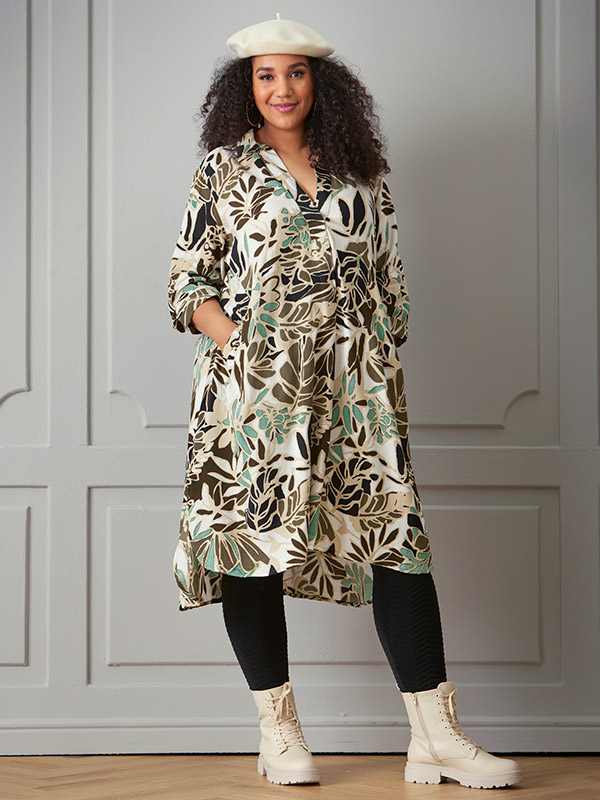 TIFFANY - Viskose kjole med grøn og brun bladprint fra Zhenzi